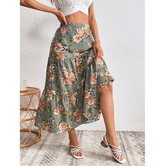 SHEIN Dresses & Skirts - Floral tiered ruffle Skirt